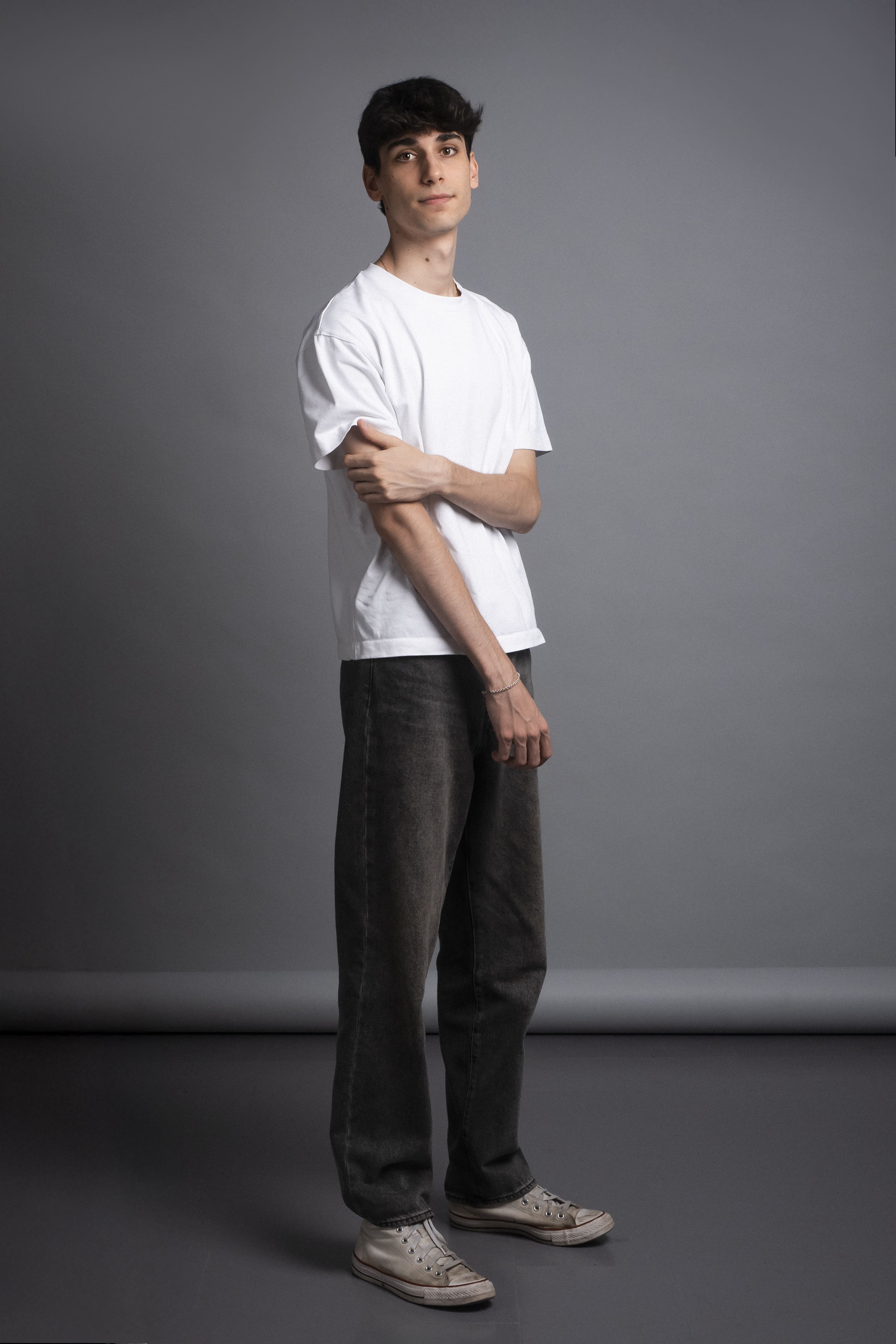 Álvaro Vancells posando, book fotográfico 3